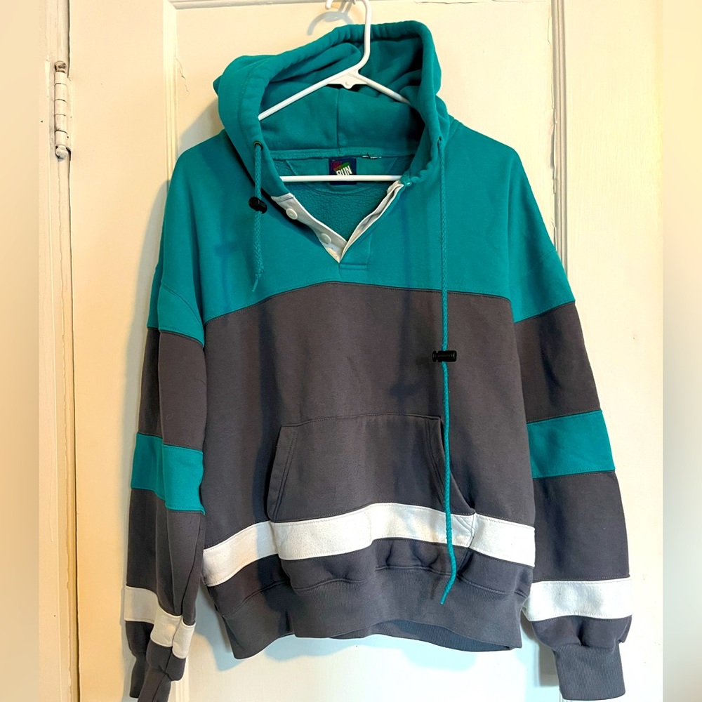 Vintage 80’s/90’s teal hoodie L